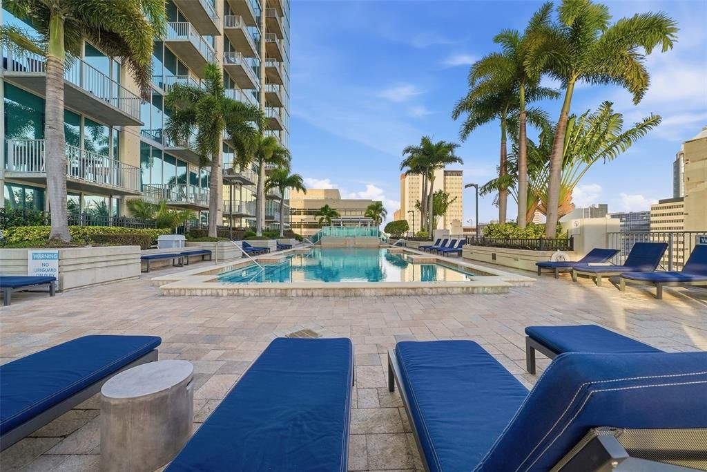 For Sale: $470,000 (1 beds, 1 baths, 772 Square Feet)
