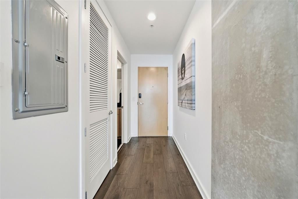 For Sale: $470,000 (1 beds, 1 baths, 772 Square Feet)