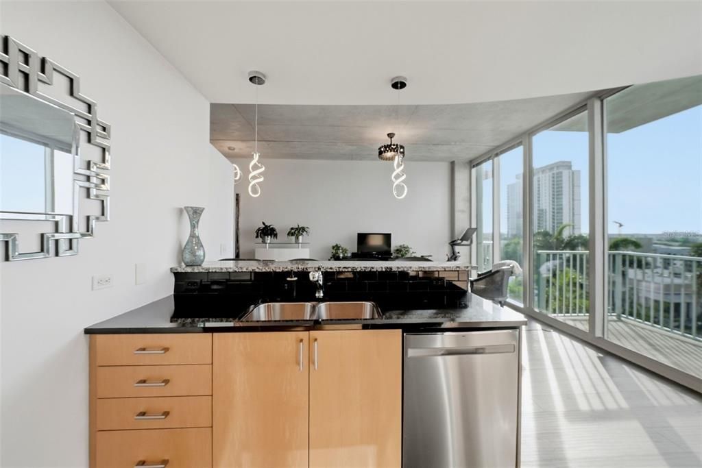 For Sale: $470,000 (1 beds, 1 baths, 772 Square Feet)