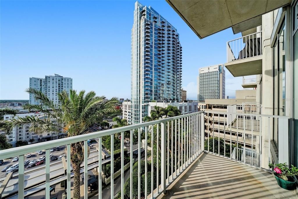 For Sale: $470,000 (1 beds, 1 baths, 772 Square Feet)