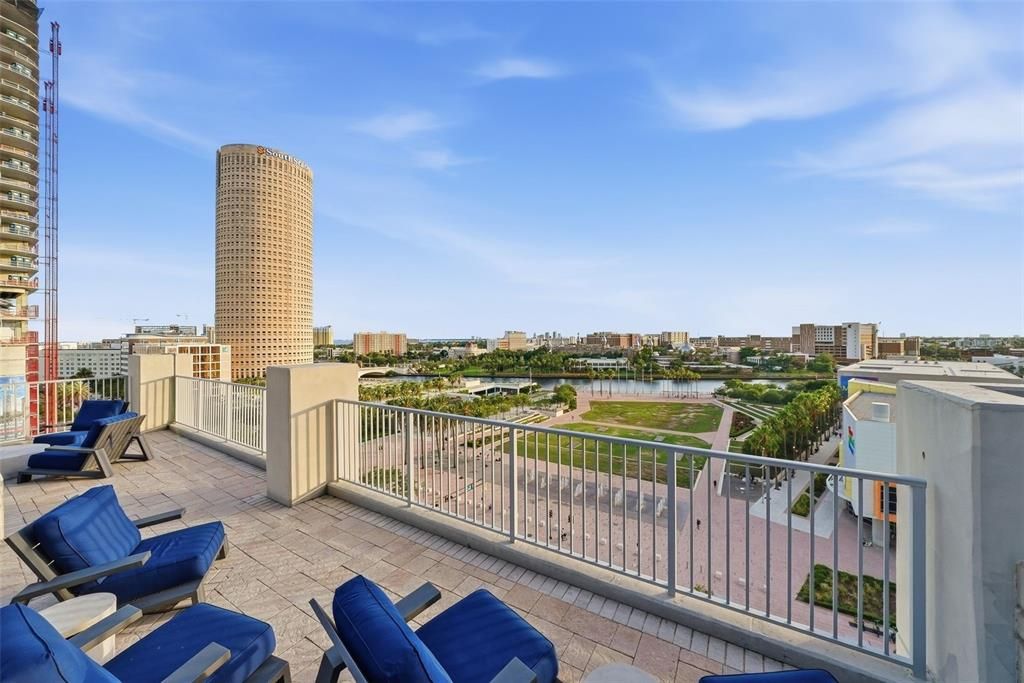 For Sale: $470,000 (1 beds, 1 baths, 772 Square Feet)