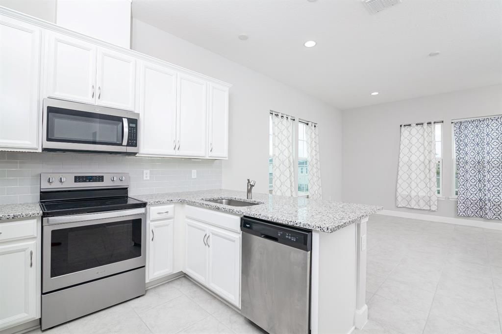 For Rent: $1,850 (1 beds, 1 baths, 560 Square Feet)