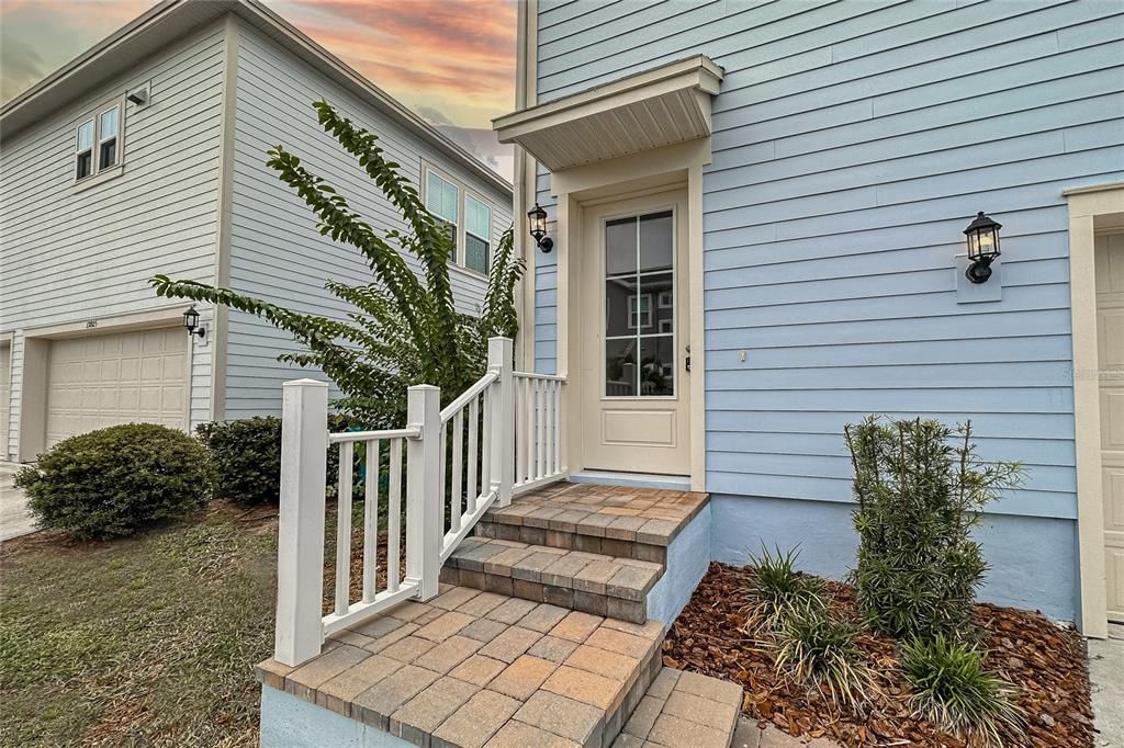 For Rent: $1,850 (1 beds, 1 baths, 560 Square Feet)
