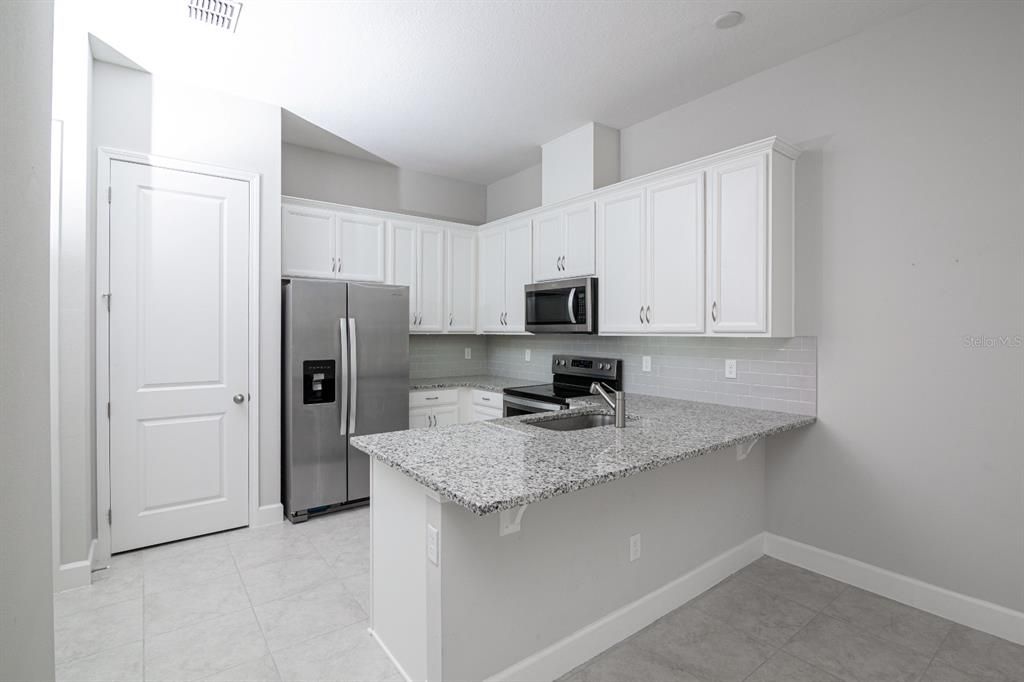 For Rent: $1,850 (1 beds, 1 baths, 560 Square Feet)