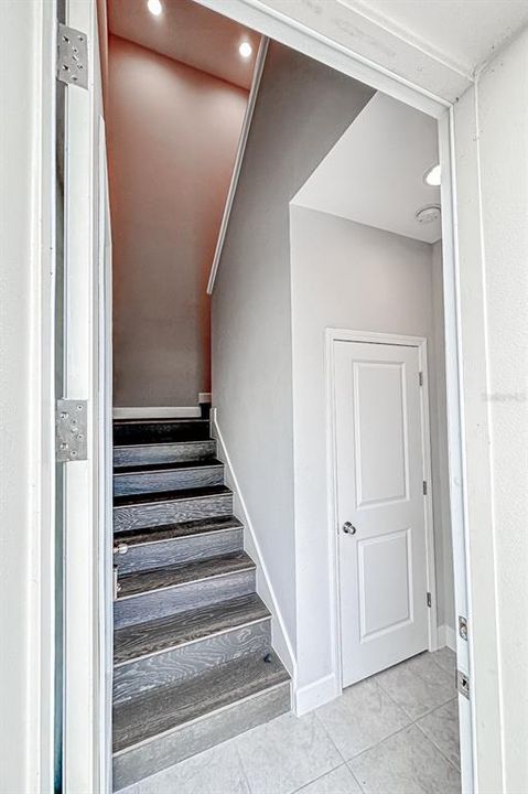 For Rent: $1,850 (1 beds, 1 baths, 560 Square Feet)