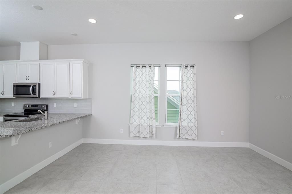 For Rent: $1,850 (1 beds, 1 baths, 560 Square Feet)