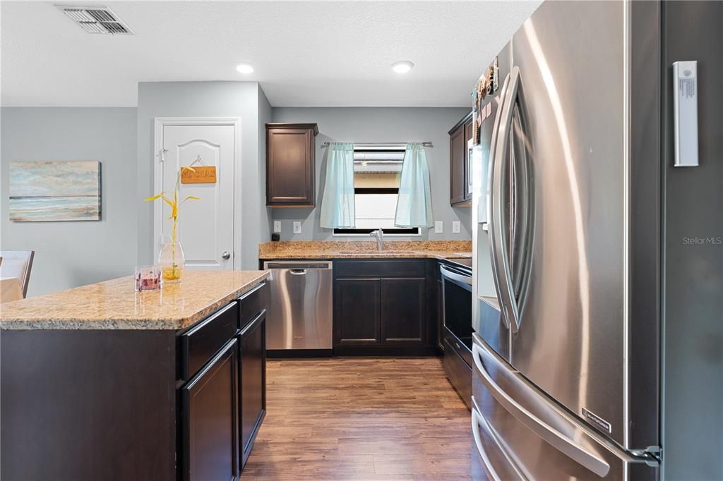 На продажу: $274,999 (3 спален, 2 ванн, 1404 Квадратных фут)