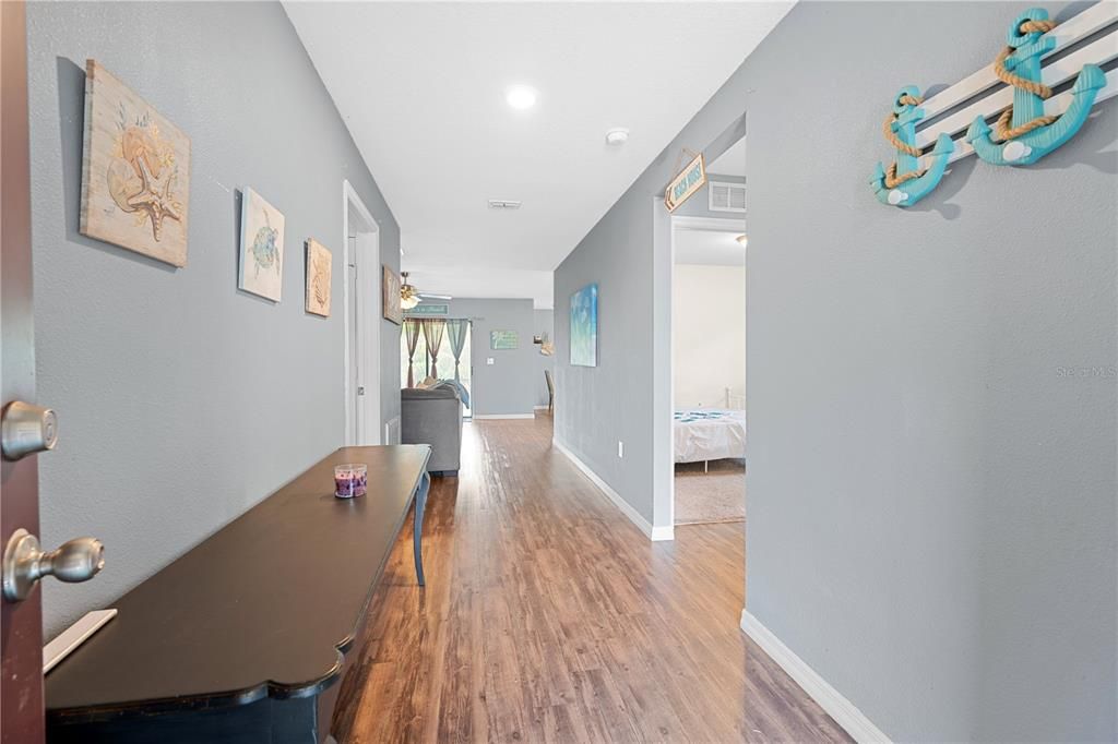 На продажу: $274,999 (3 спален, 2 ванн, 1404 Квадратных фут)