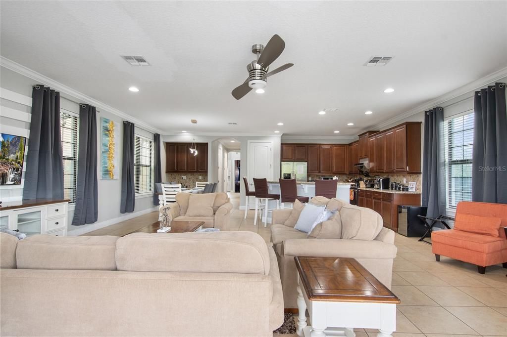 En Venta: $925,000 (5 camas, 5 baños, 3319 Pies cuadrados)