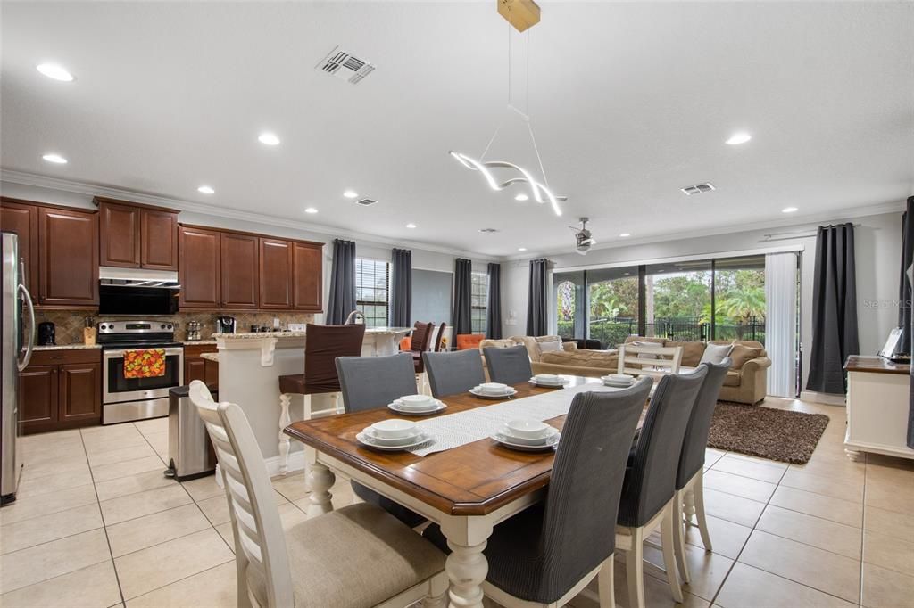 En Venta: $925,000 (5 camas, 5 baños, 3319 Pies cuadrados)