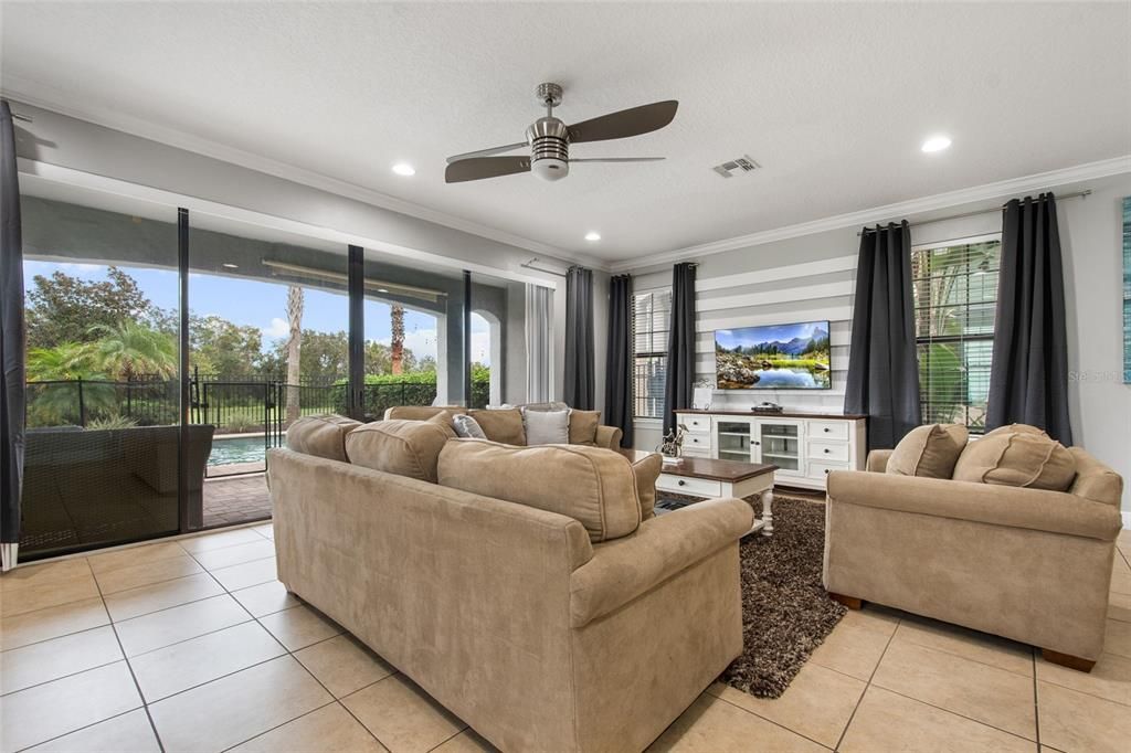 En Venta: $925,000 (5 camas, 5 baños, 3319 Pies cuadrados)