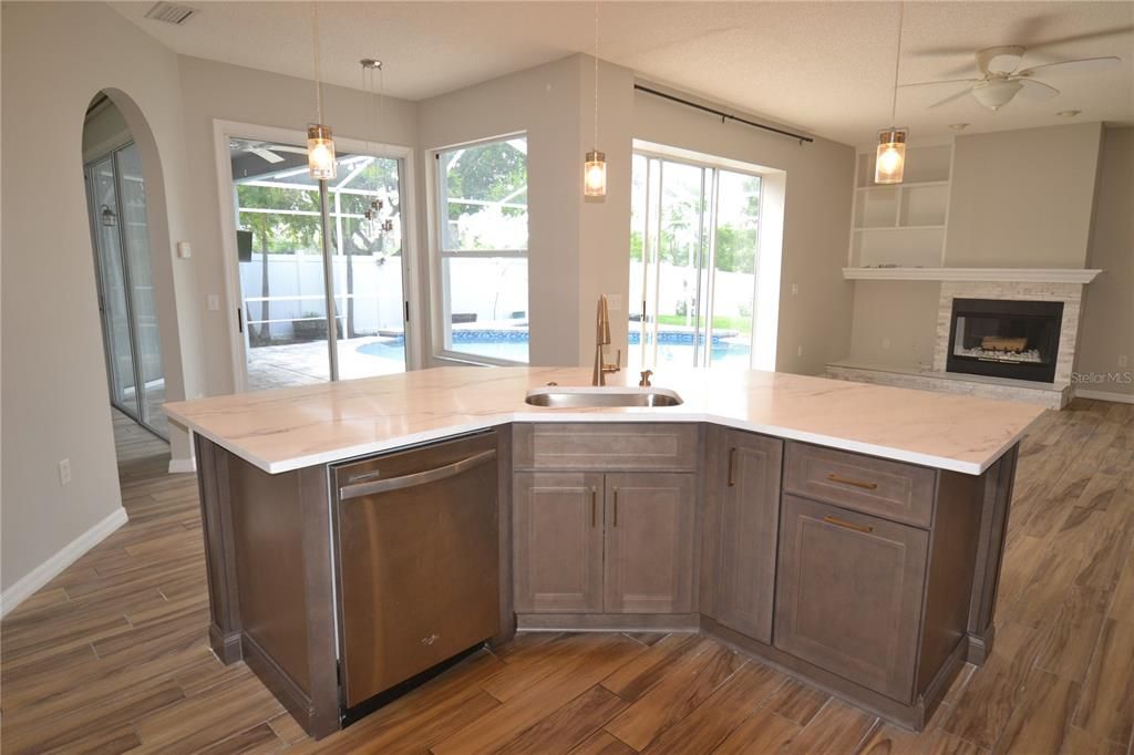 Active With Contract: $4,000 (4 beds, 3 baths, 2133 Square Feet)