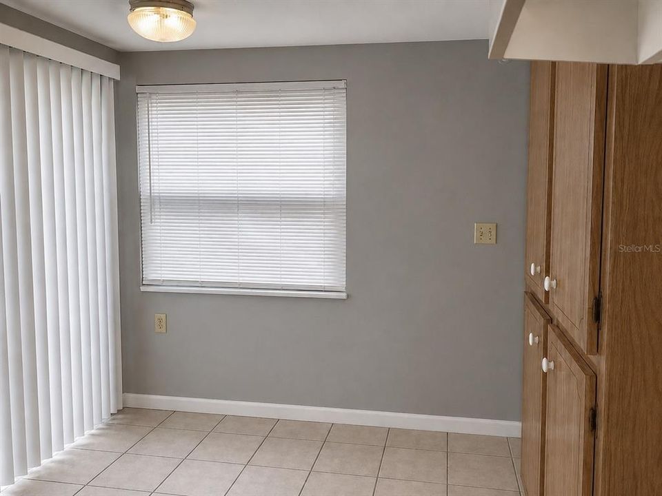 出租: $1,550 (3 贝兹, 1 浴室, 1129 平方英尺)