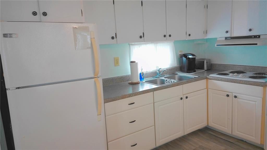 For Sale: $104,995 (1 beds, 1 baths, 576 Square Feet)
