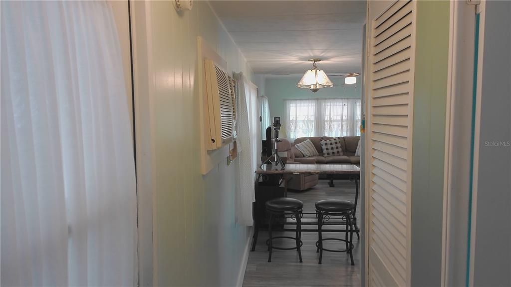 For Sale: $104,995 (1 beds, 1 baths, 576 Square Feet)