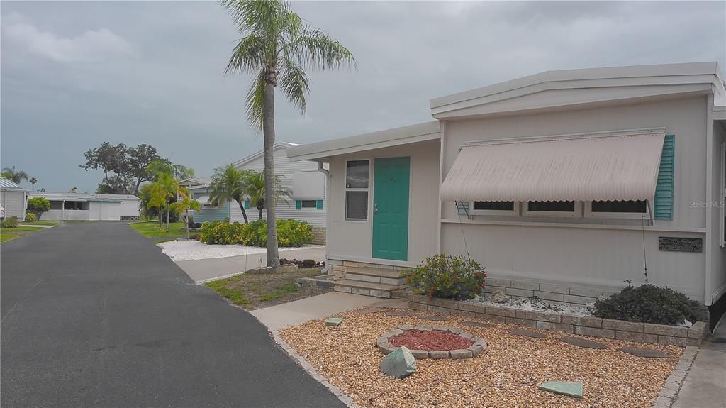 For Sale: $104,995 (1 beds, 1 baths, 576 Square Feet)