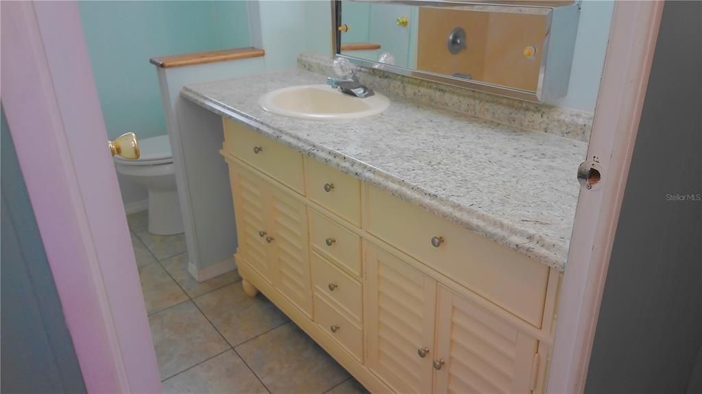 For Sale: $104,995 (1 beds, 1 baths, 576 Square Feet)