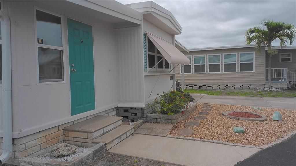 For Sale: $104,995 (1 beds, 1 baths, 576 Square Feet)