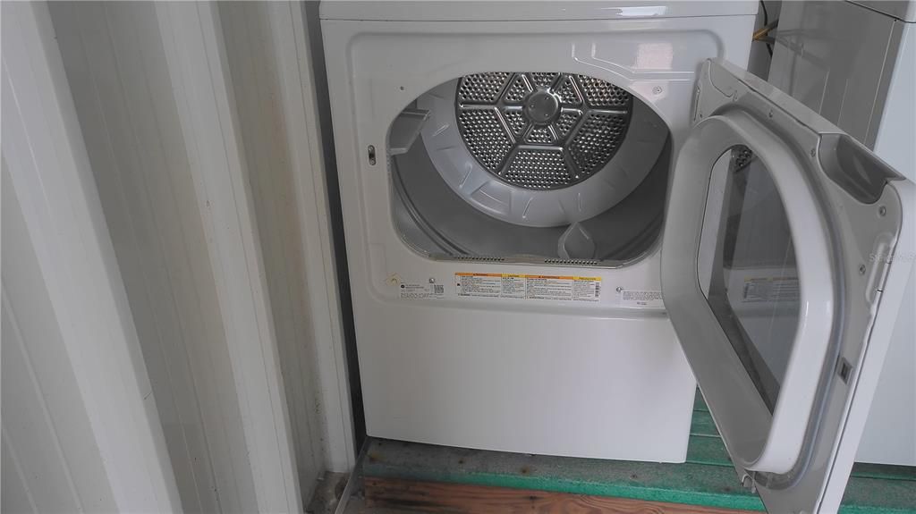 For Sale: $104,995 (1 beds, 1 baths, 576 Square Feet)