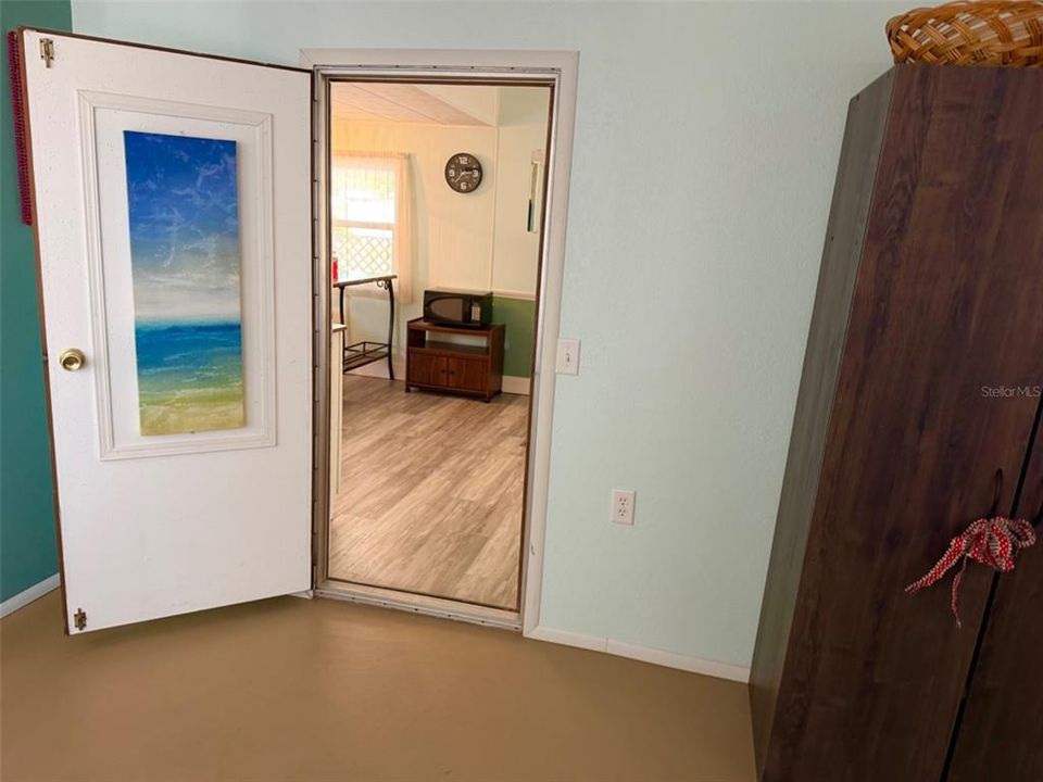 For Sale: $104,995 (1 beds, 1 baths, 576 Square Feet)