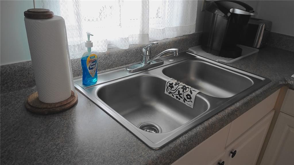 For Sale: $104,995 (1 beds, 1 baths, 576 Square Feet)