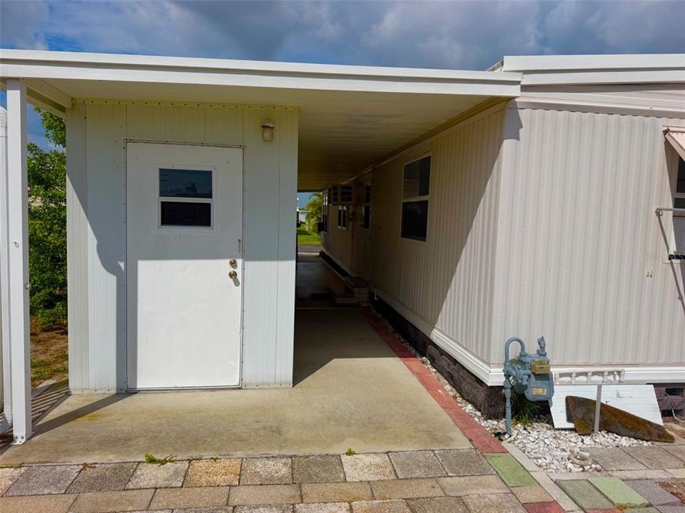 For Sale: $104,995 (1 beds, 1 baths, 576 Square Feet)