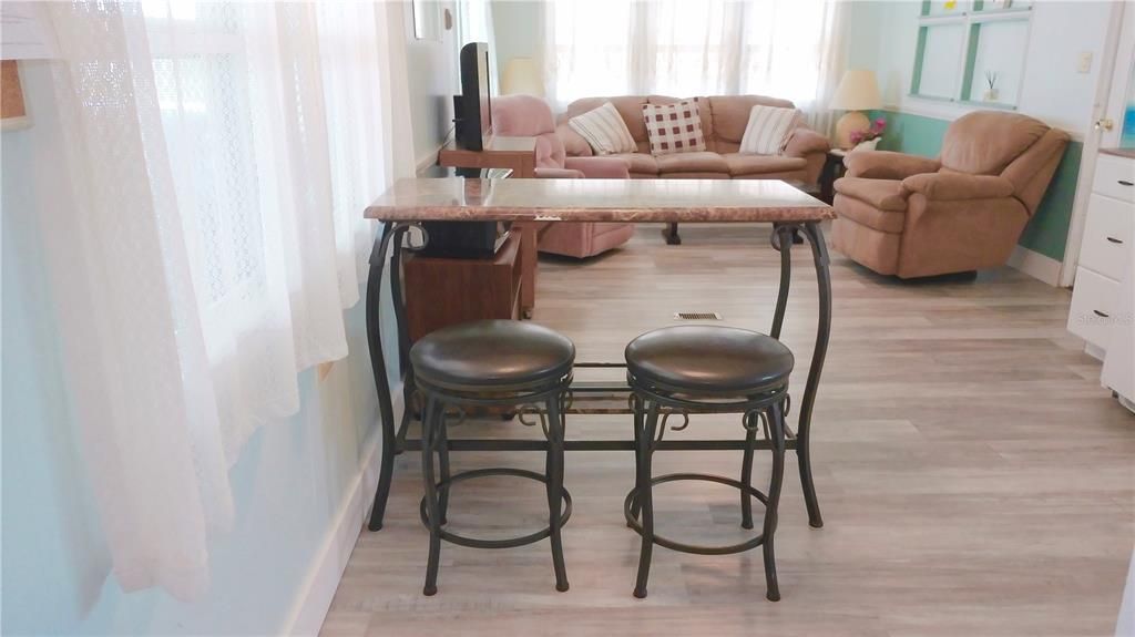 For Sale: $104,995 (1 beds, 1 baths, 576 Square Feet)