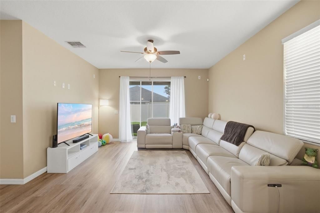 For Sale: $500,000 (4 beds, 2 baths, 1972 Square Feet)