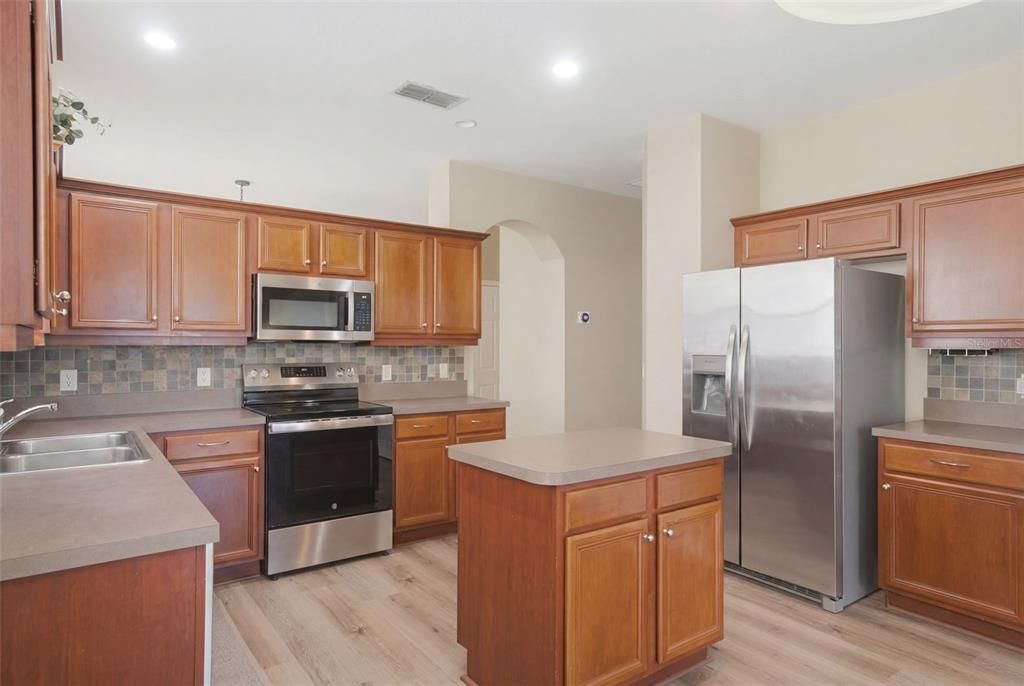 For Sale: $500,000 (4 beds, 2 baths, 1972 Square Feet)