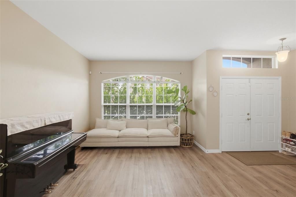For Sale: $500,000 (4 beds, 2 baths, 1972 Square Feet)