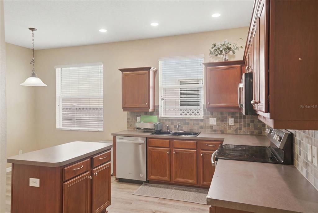 For Sale: $500,000 (4 beds, 2 baths, 1972 Square Feet)