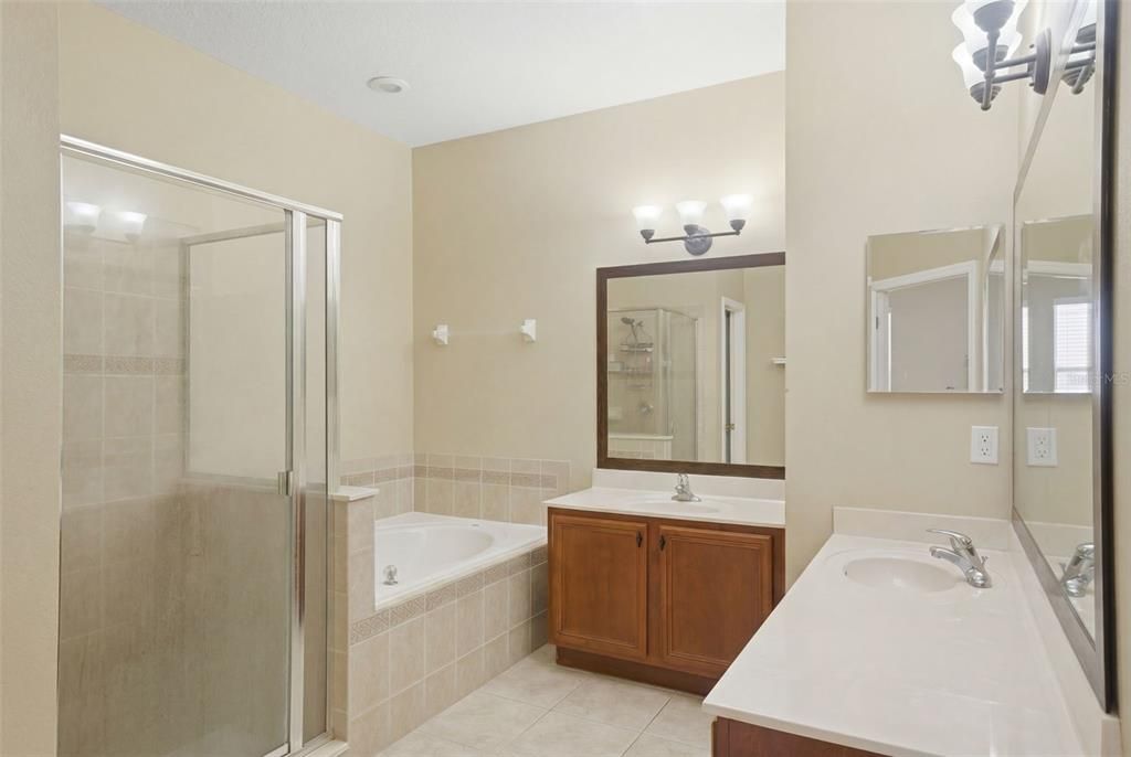 For Sale: $500,000 (4 beds, 2 baths, 1972 Square Feet)