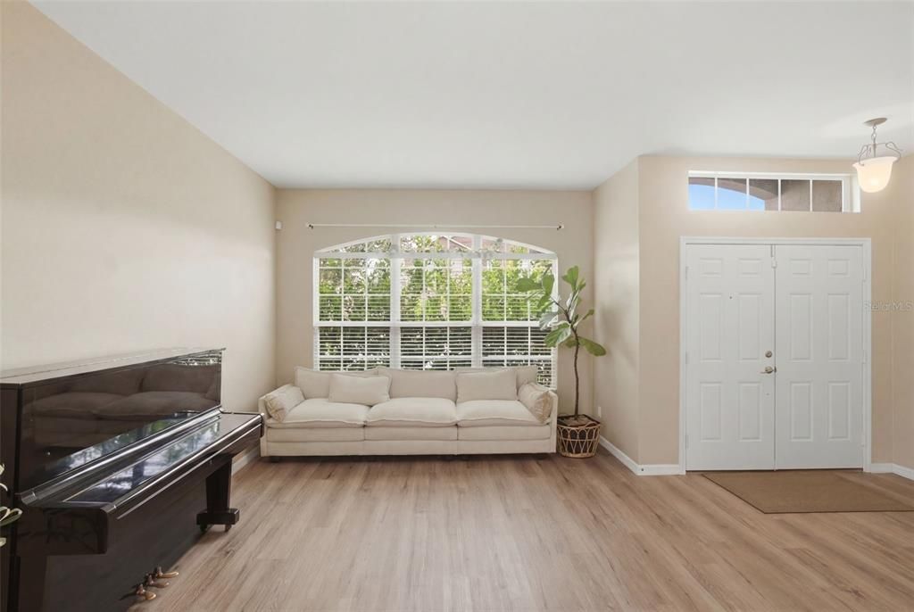For Sale: $500,000 (4 beds, 2 baths, 1972 Square Feet)