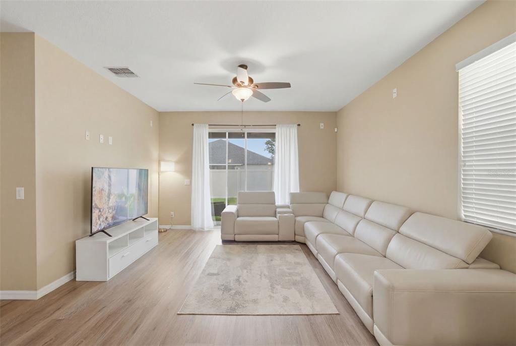 For Sale: $500,000 (4 beds, 2 baths, 1972 Square Feet)