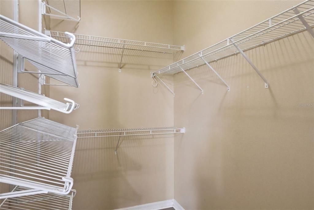 For Sale: $500,000 (4 beds, 2 baths, 1972 Square Feet)