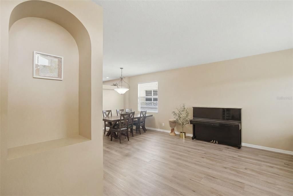 For Sale: $500,000 (4 beds, 2 baths, 1972 Square Feet)