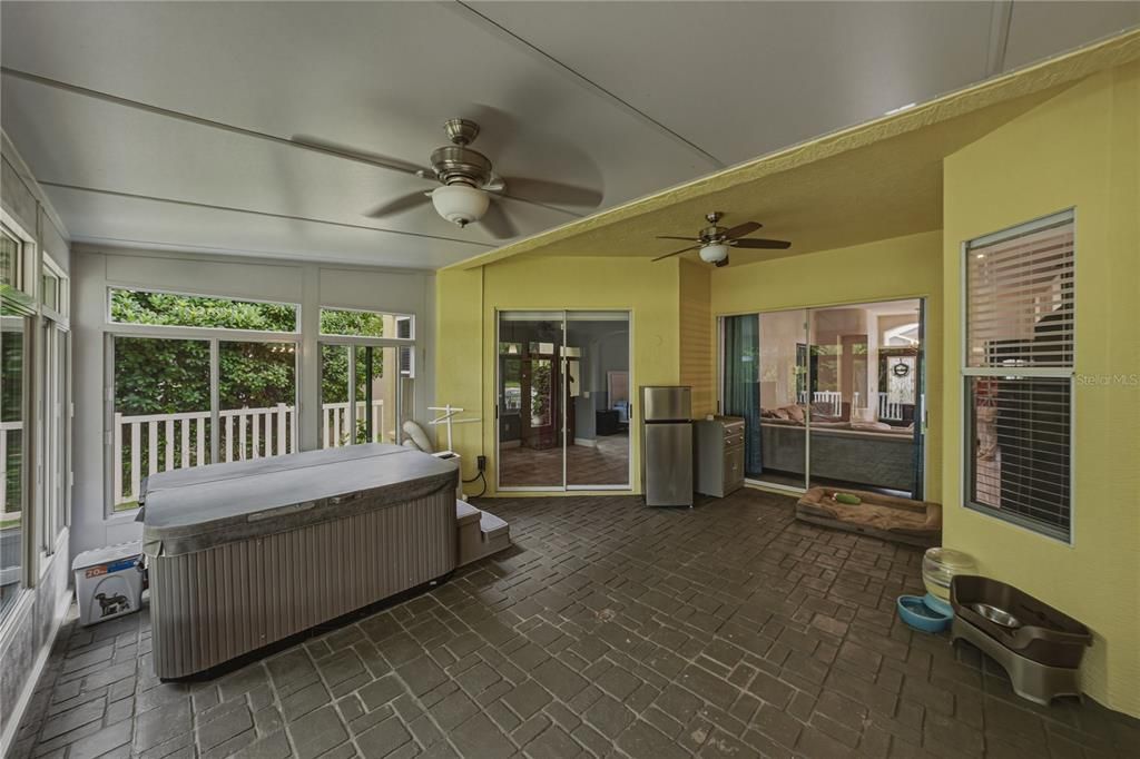 En Venta: $495,000 (4 camas, 3 baños, 2372 Pies cuadrados)