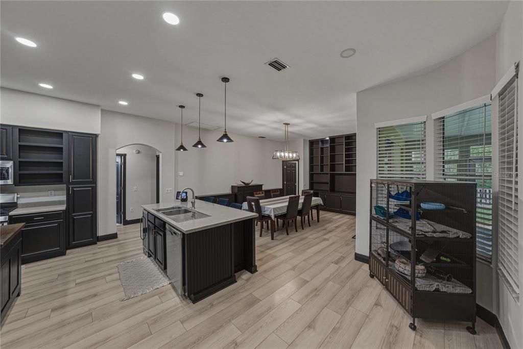 En Venta: $495,000 (4 camas, 3 baños, 2372 Pies cuadrados)