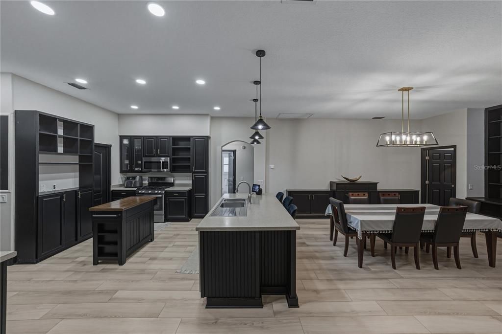 En Venta: $495,000 (4 camas, 3 baños, 2372 Pies cuadrados)