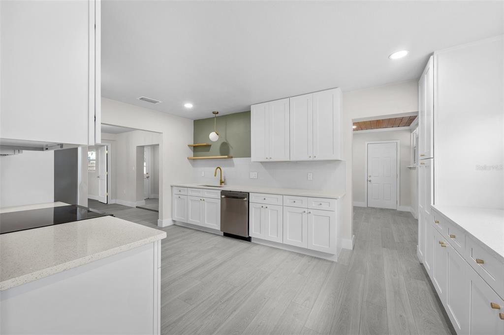 For Sale: $440,000 (3 beds, 2 baths, 1705 Square Feet)