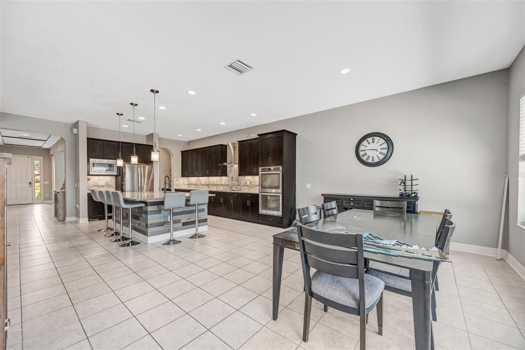 For Sale: $799,000 (5 beds, 3 baths, 4414 Square Feet)