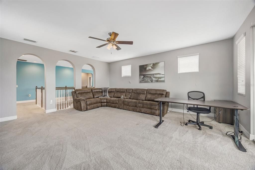 For Sale: $799,000 (5 beds, 3 baths, 4414 Square Feet)
