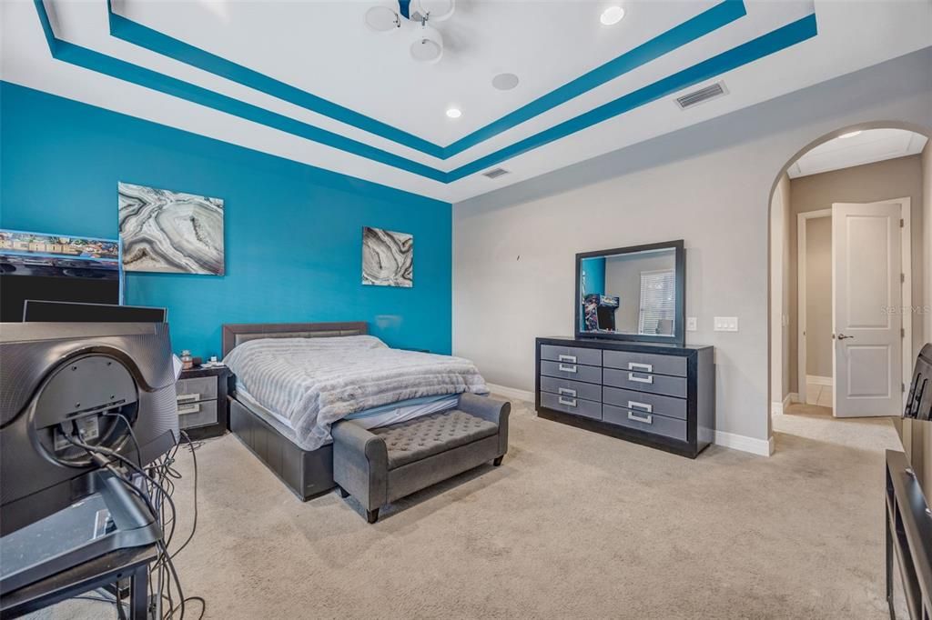 For Sale: $799,000 (5 beds, 3 baths, 4414 Square Feet)