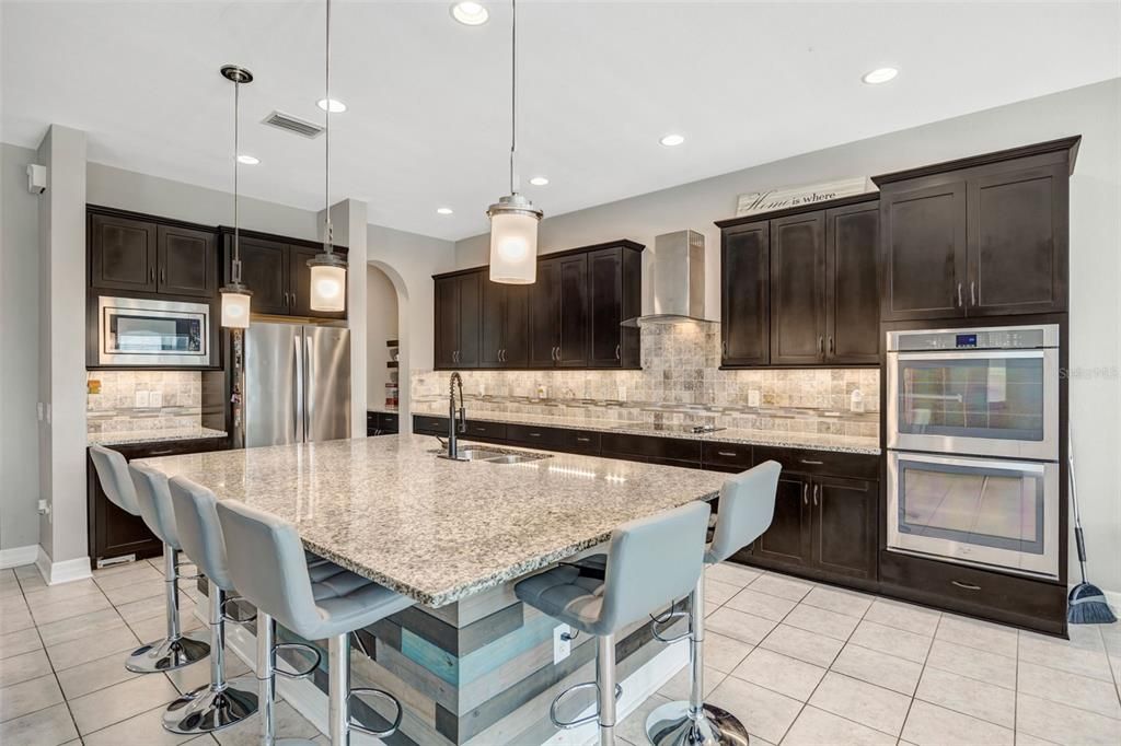 For Sale: $799,000 (5 beds, 3 baths, 4414 Square Feet)