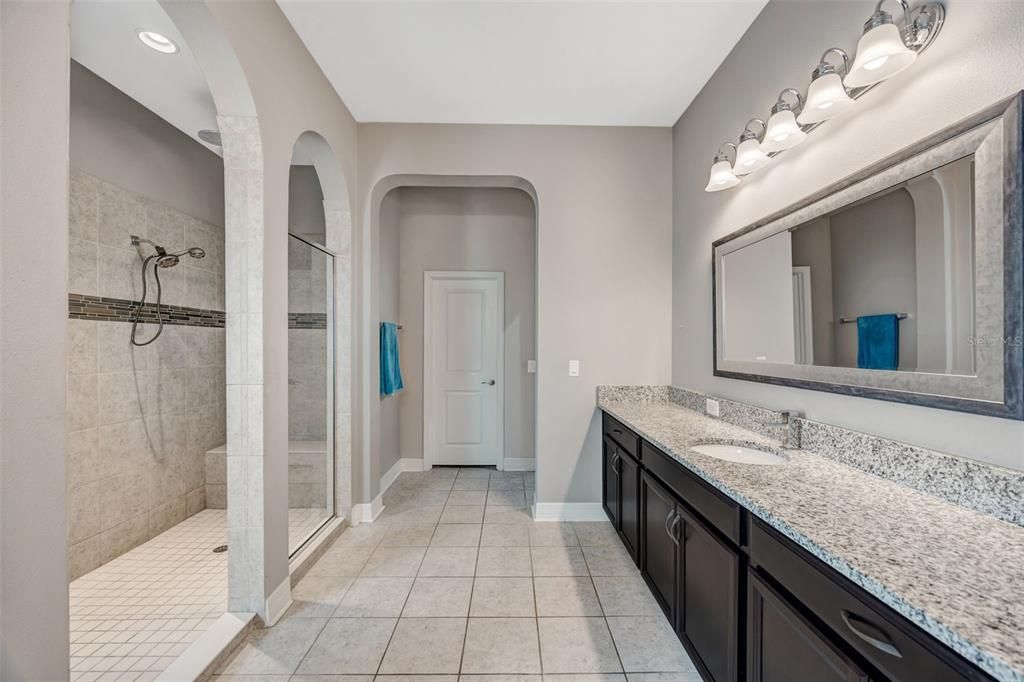 For Sale: $799,000 (5 beds, 3 baths, 4414 Square Feet)
