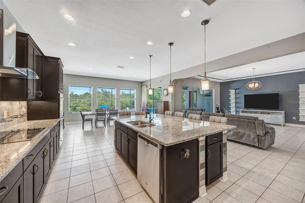 For Sale: $799,000 (5 beds, 3 baths, 4414 Square Feet)