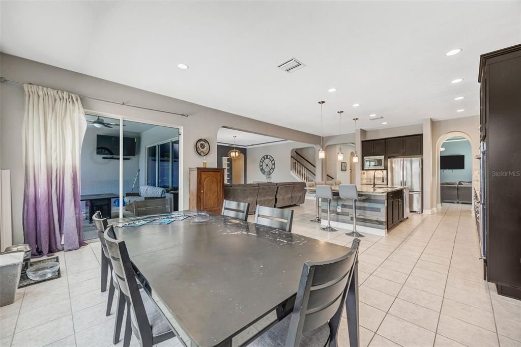 For Sale: $799,000 (5 beds, 3 baths, 4414 Square Feet)