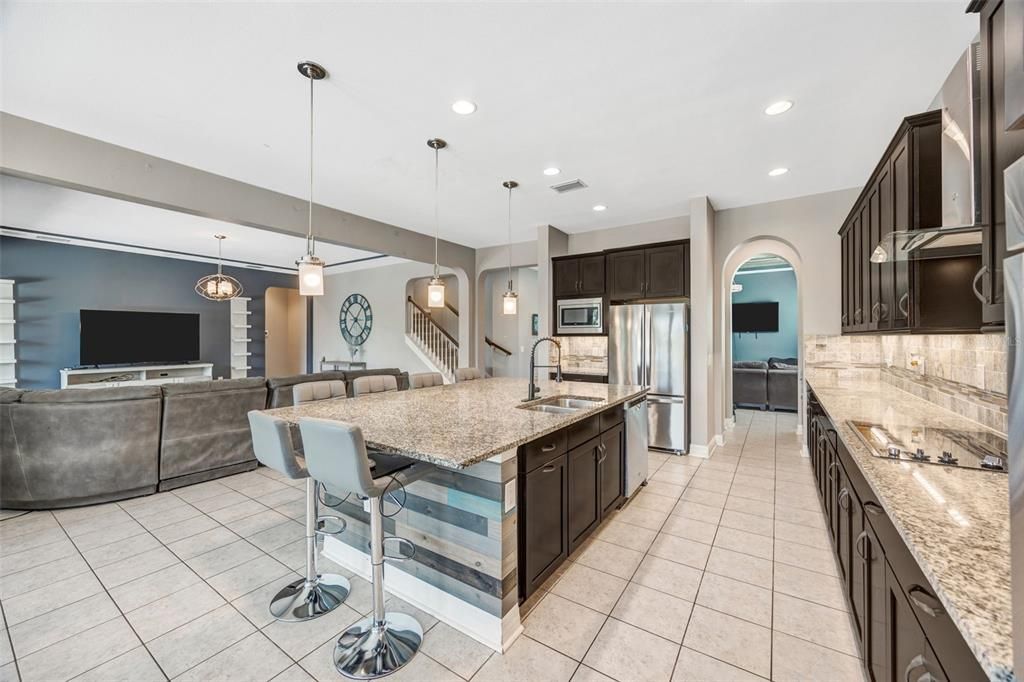 For Sale: $799,000 (5 beds, 3 baths, 4414 Square Feet)