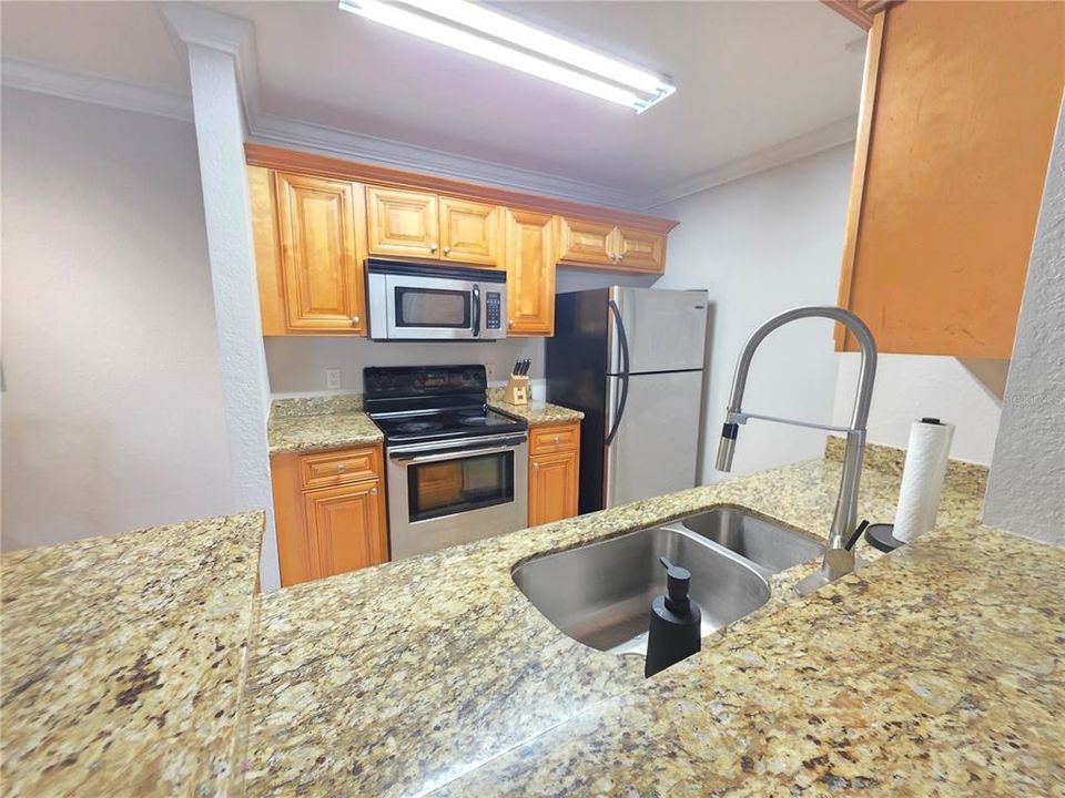 For Sale: $199,000 (1 beds, 1 baths, 732 Square Feet)