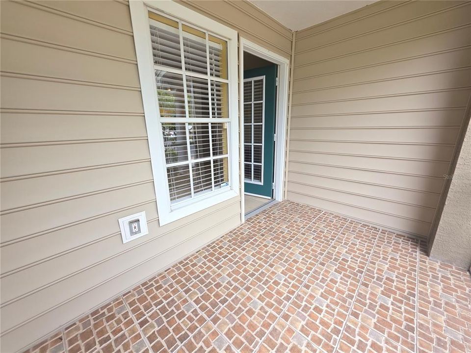 For Sale: $199,000 (1 beds, 1 baths, 732 Square Feet)